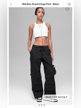 ALO Yoga Mid-Rise Scout Cargo Pant - Black